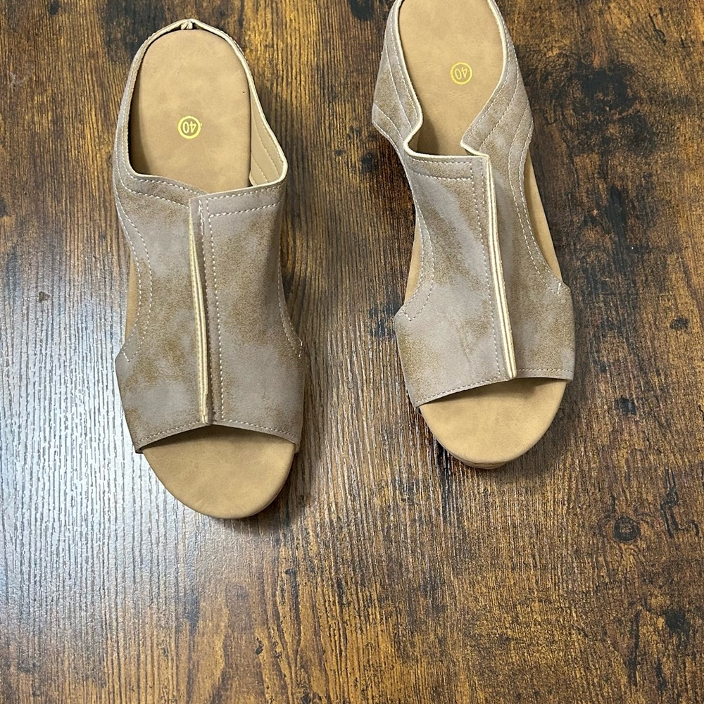 Women's Tan Suede Sandals